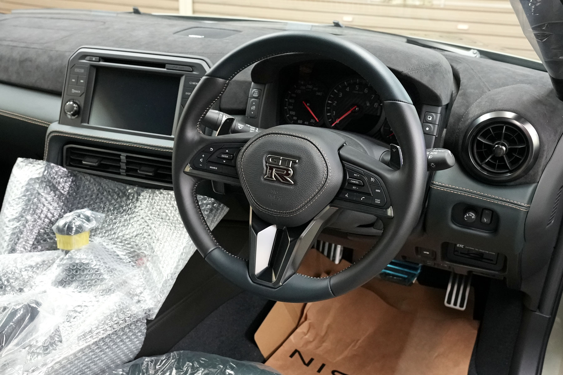 GT-Rの販売実績5000台以上のGT-R専門店565