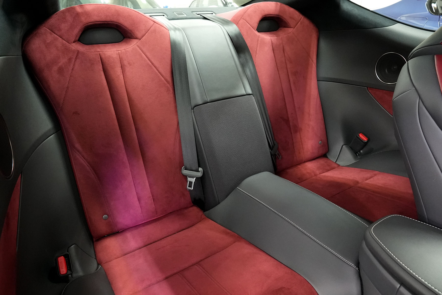 DSC08893a レクサスLCの後部座席