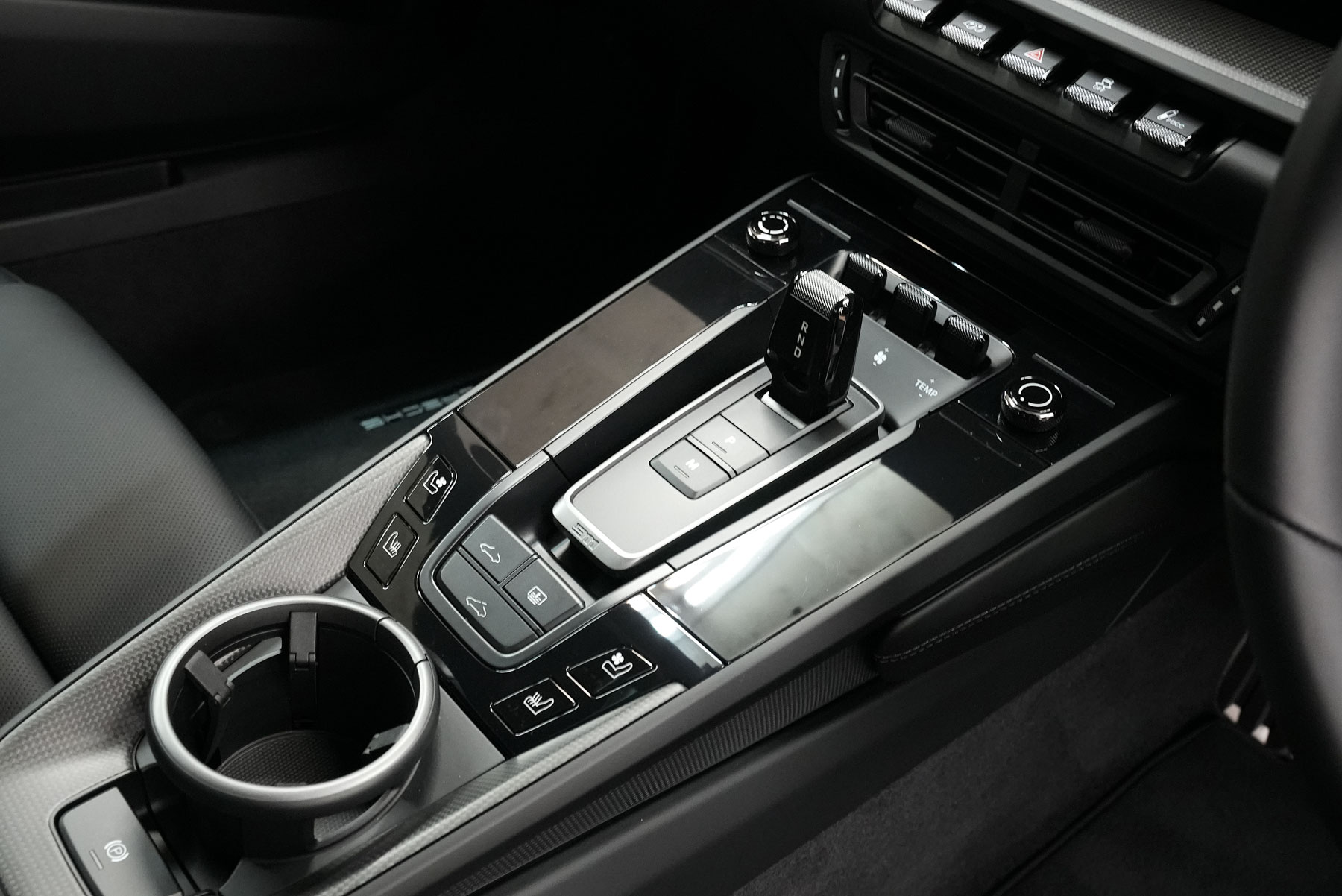 ポルシェ911 カレラ4 GTS PDK 右H