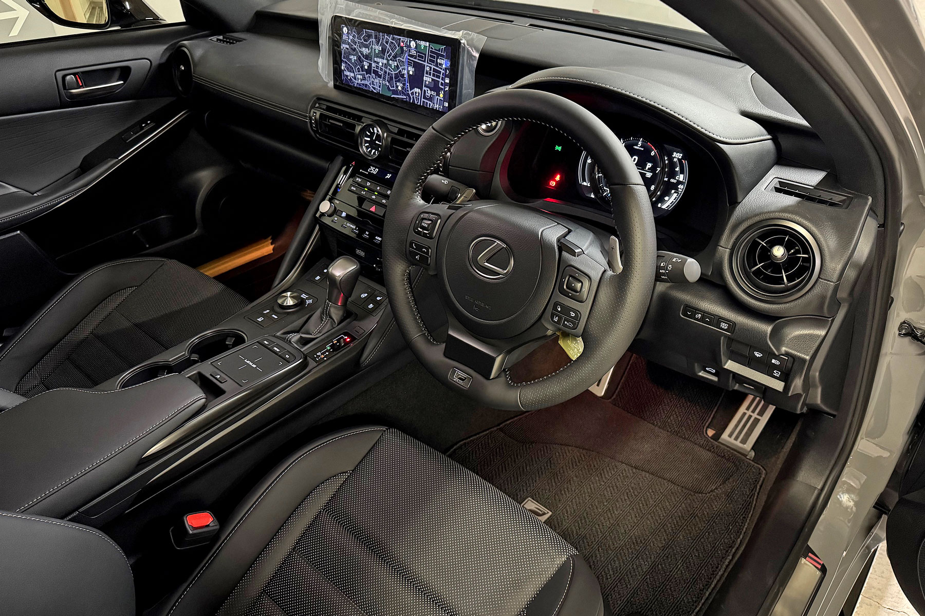 IMG_6184a LEXUS IS500 F SPORT Performance セミアニリン本革シート