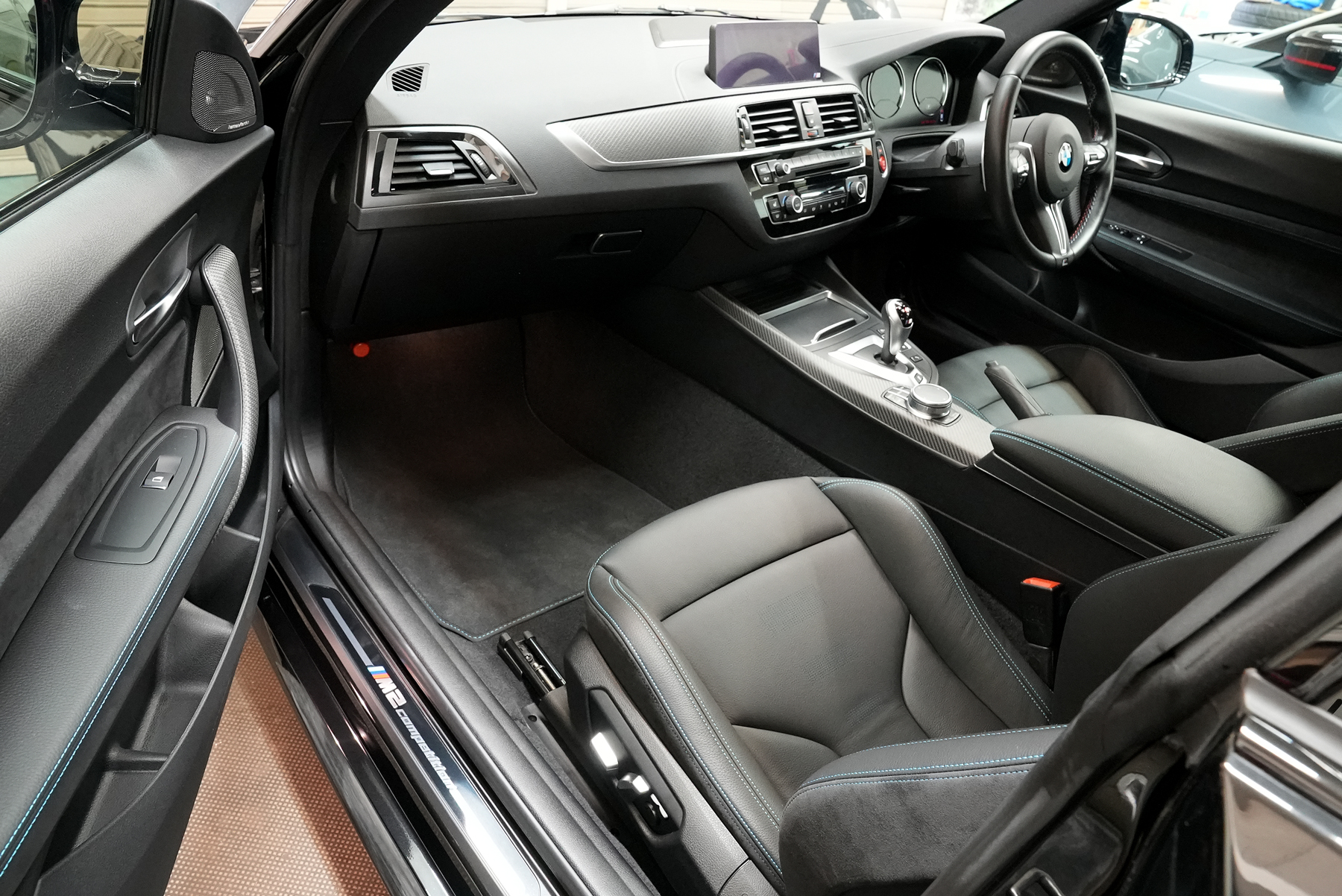 DSC09434a BMW正規ディーラー車M2コンペティション