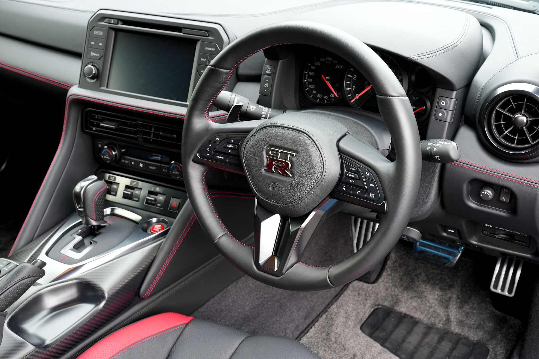 R35GT-R ステアリング 最終型の極上車 徹底的に品質を重視した仕入れに拘り続けています。GT-R専門店565