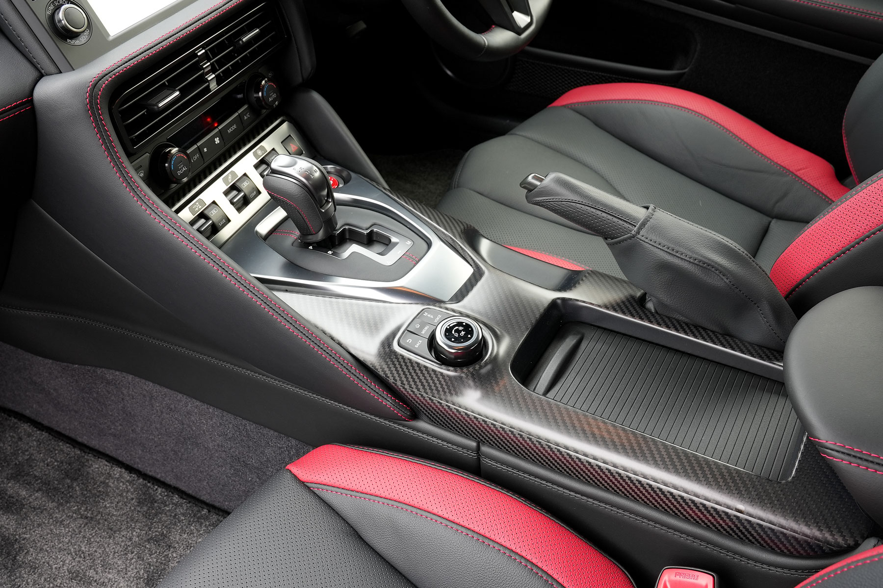 R35GT-R 最終型2025年モデル ブラックエディション インテリア 株式会社565