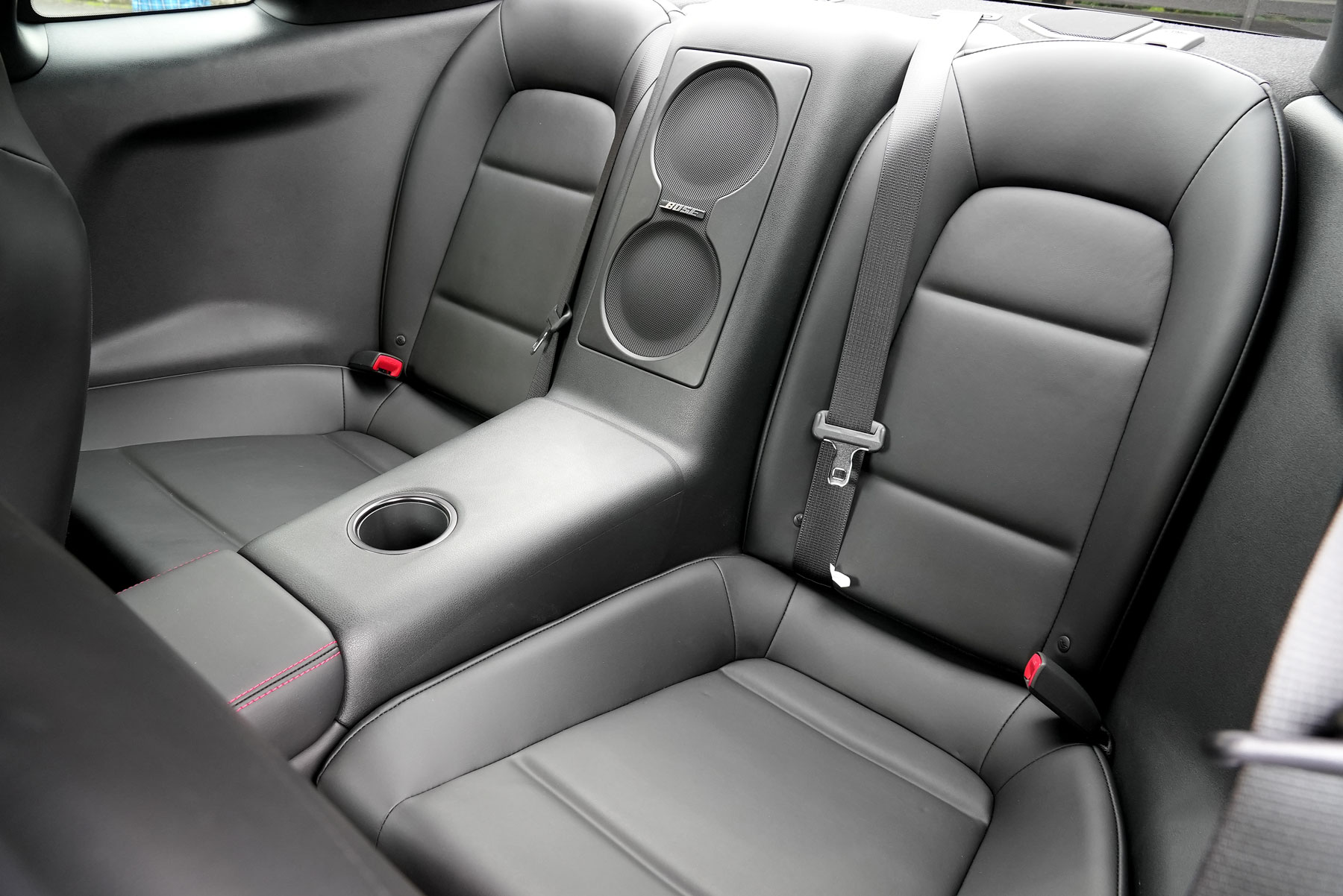 30年以上GT-Rを販売している営業が在籍しています。今までに販売したGT-Rは5000台以上です。GT-R専門店565