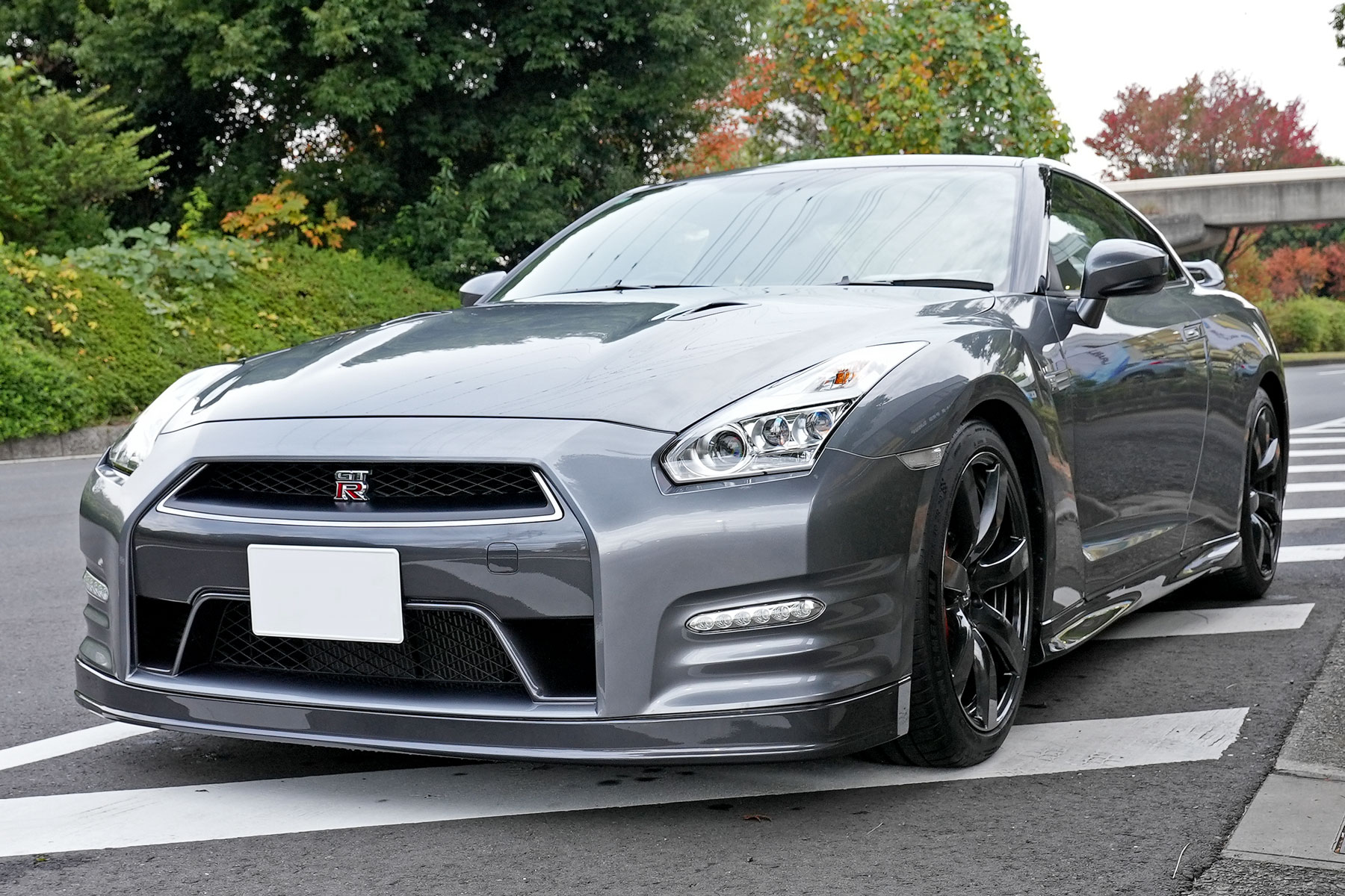 GT-R専門店565 徹底的に厳選された極上のGT-R販売店