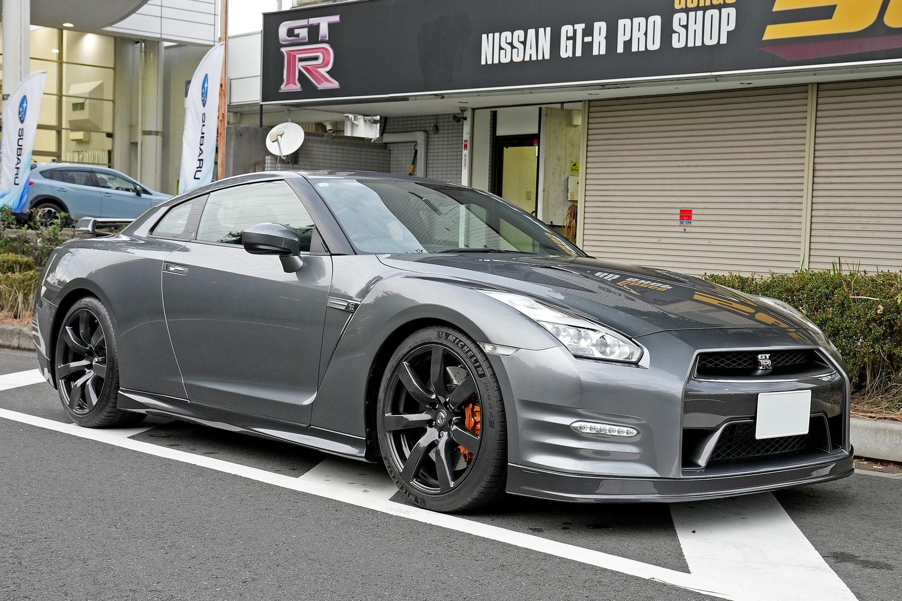 R35GT-R プレミアムエディション 極上の前期型を中期仕様に