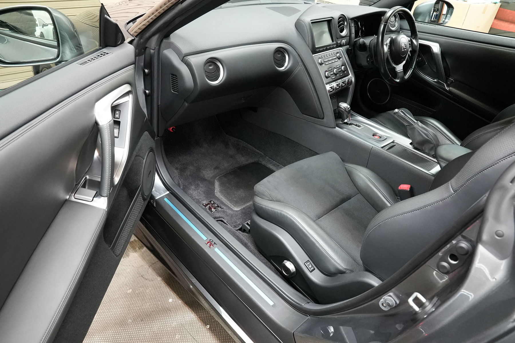 R35GT-R ダッシュボード交換 GT-R専門店565