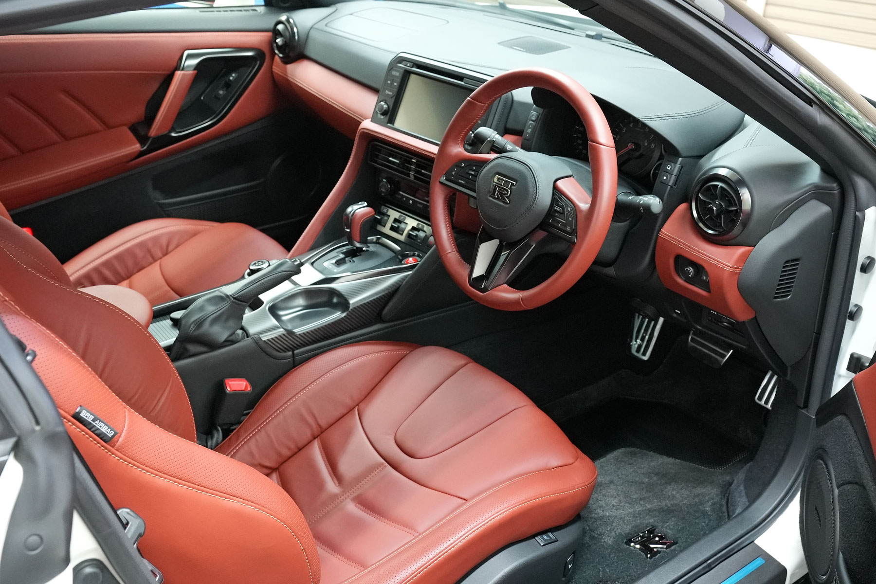 R35GT-R ファッショナブルインテリア アンバーレッド MY24